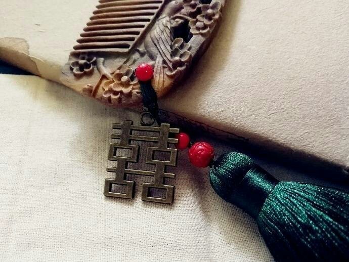 一組古風(fēng)梳子飾品，品味古典韻味之美