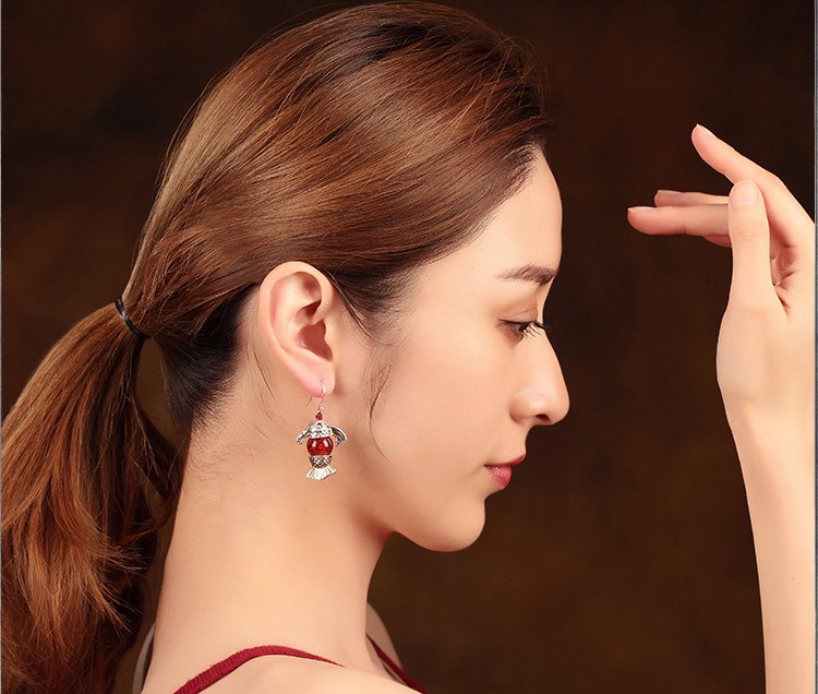 魚念傾城之美耳環(huán)，紅情古韻悠悠!