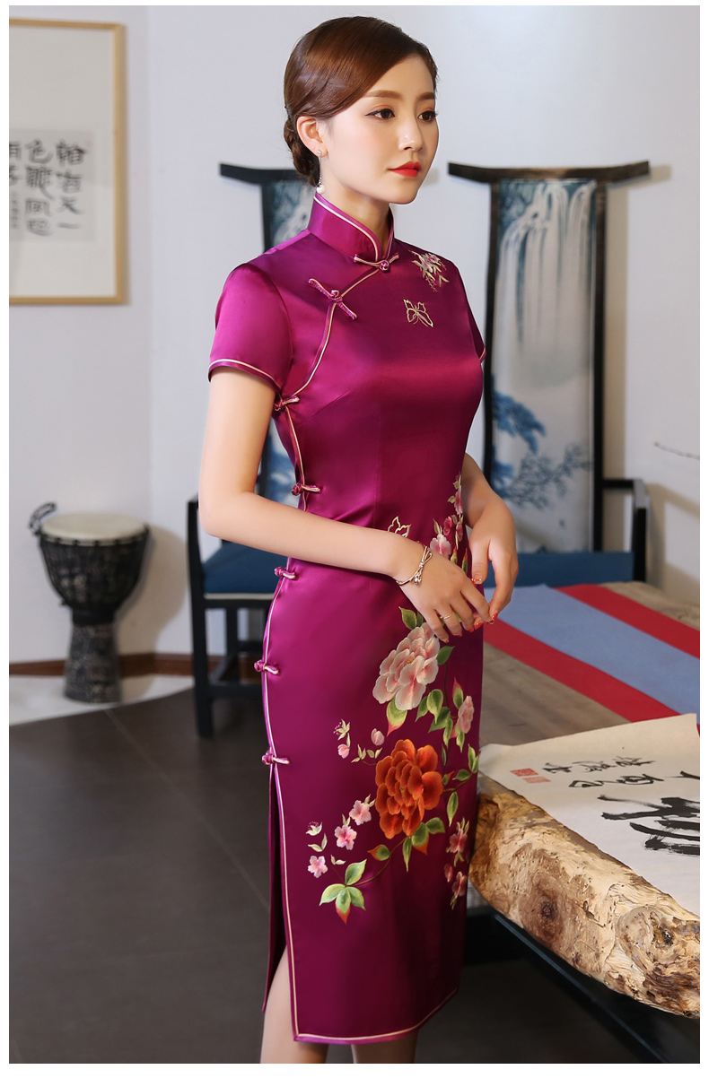 艷而不俗的牡丹繡花旗袍，嫵媚風(fēng)情十足!