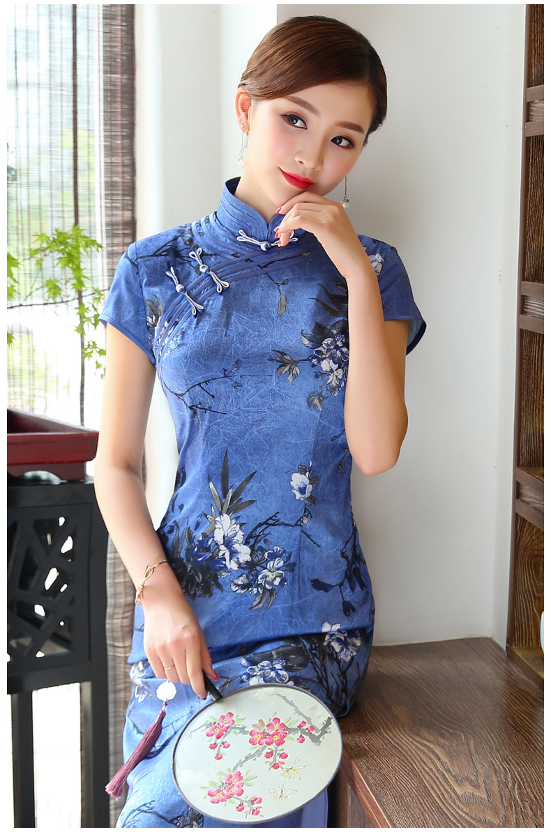 幽藍(lán)斜襟旗袍，優(yōu)雅迷人!