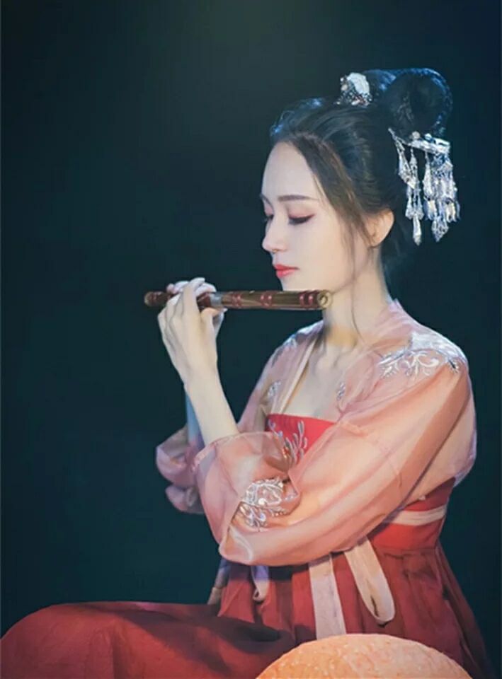 四款清淡平易交領(lǐng)漢服，瀟灑飄逸漢服圖片