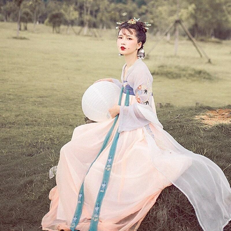 四款清淡平易交領(lǐng)漢服，瀟灑飄逸漢服圖片