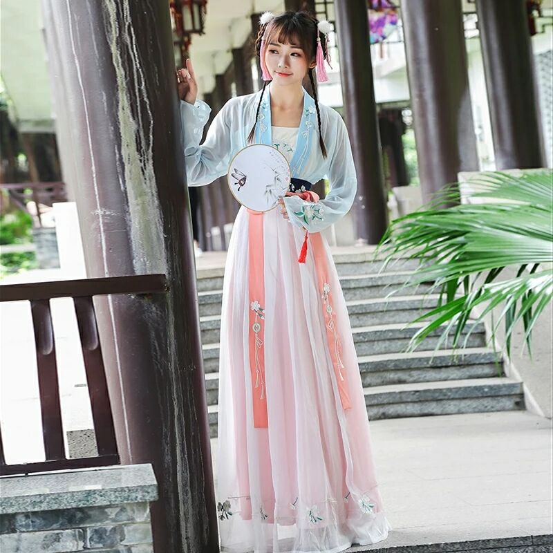 復(fù)古中國(guó)風(fēng)長(zhǎng)袖漢服，仙女襦裙繡花漢服圖片