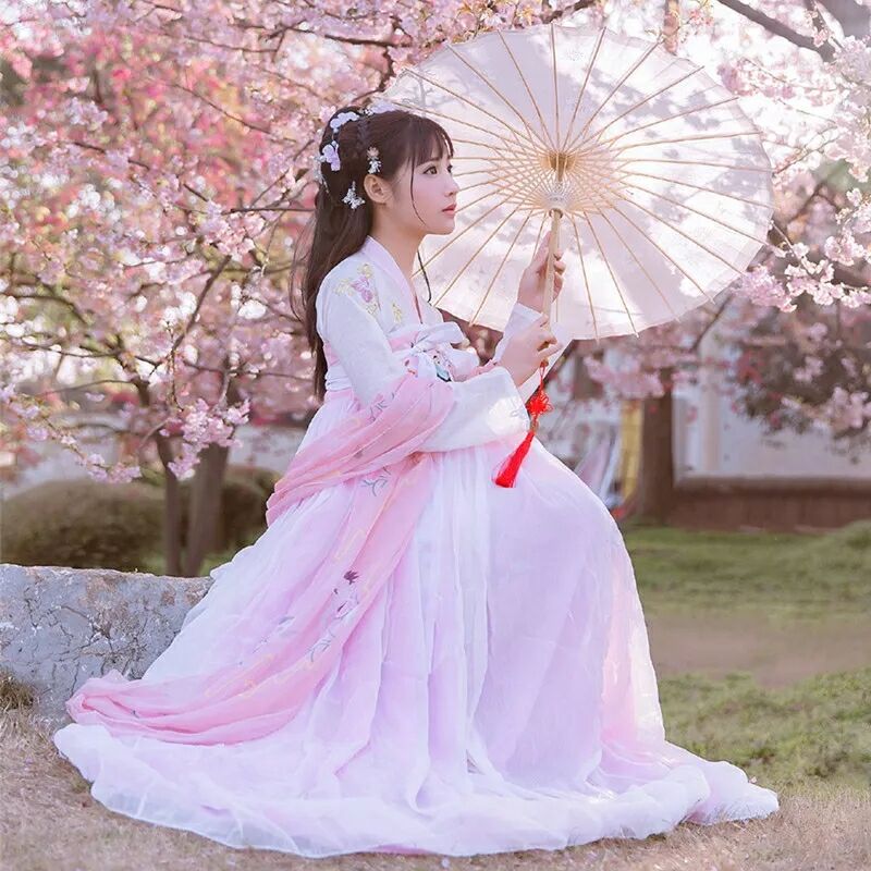 傳統(tǒng)華夏粉色漢服，漢元素清新淡雅漢服圖片