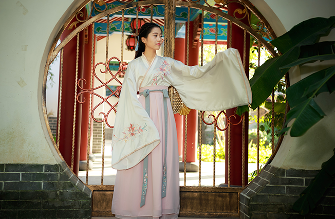 襦裙齊胸古裝漢服，給你帶來優(yōu)雅的美