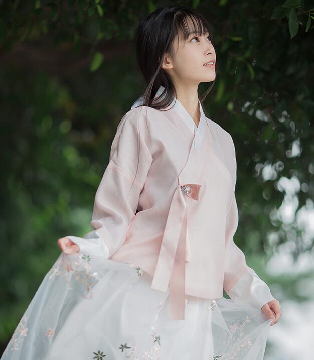 復(fù)古漢元素繡花漢服，交領(lǐng)漢服美女圖片