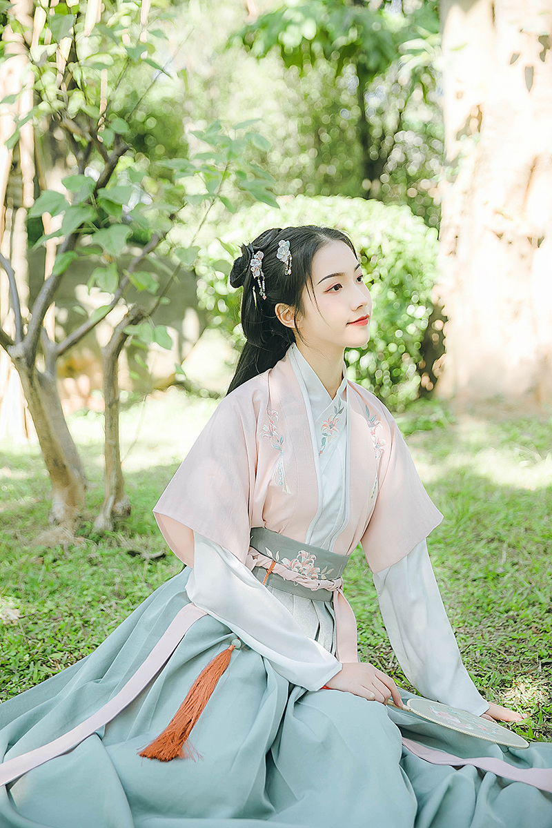 鈴瑤花齊腰襦裙?jié)h服，小清新花枝刺繡漢服圖片