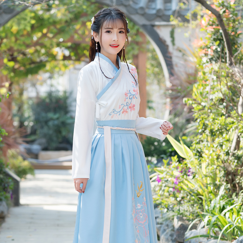 藍(lán)白古裝繡花漢服，改良漢服斜交齊腰襦裙