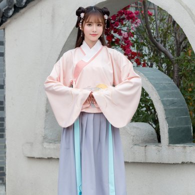 玉兔圖案傳統(tǒng)漢服，改良交領(lǐng)襖裙襦裙?jié)h服