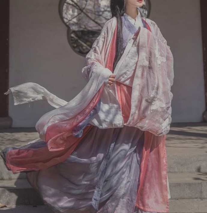 三款魏晉風(fēng)優(yōu)雅漢服，配上清新脫俗的你