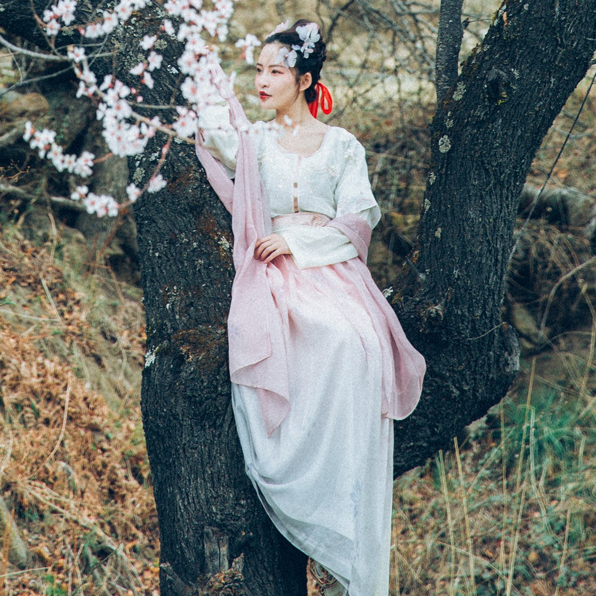 三款魏晉風(fēng)優(yōu)雅漢服，配上清新脫俗的你
