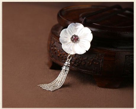 貝殼花復(fù)古鎖骨鏈，銀流蘇花朵項(xiàng)鏈?zhǔn)罪? /></a></div>
		<div   id=