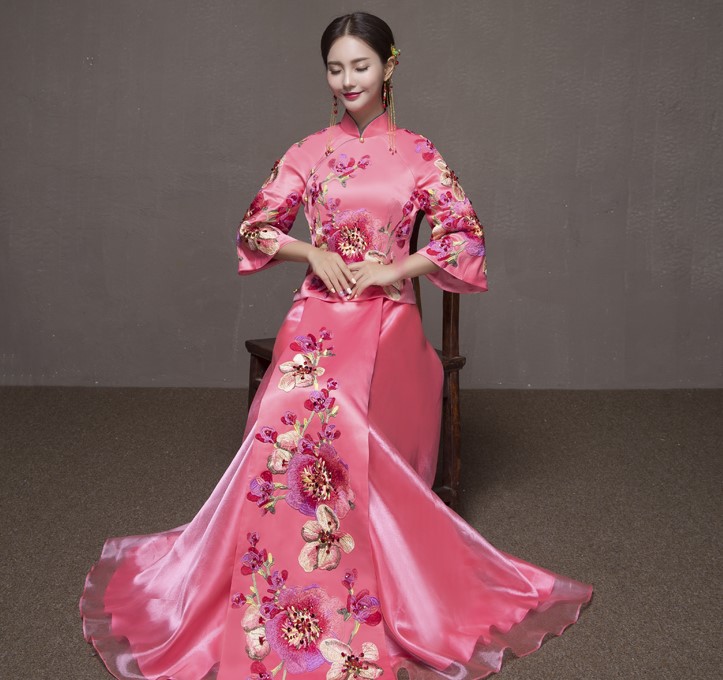 清新典雅粉色中式禮服，唯美花朵新娘禮服