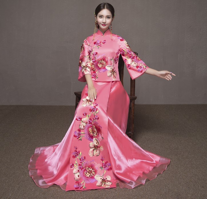 清新典雅粉色中式禮服，唯美花朵新娘禮服
