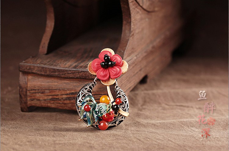 古銀鏤空魚(yú)兒胸花朱砂花朵胸針飾品