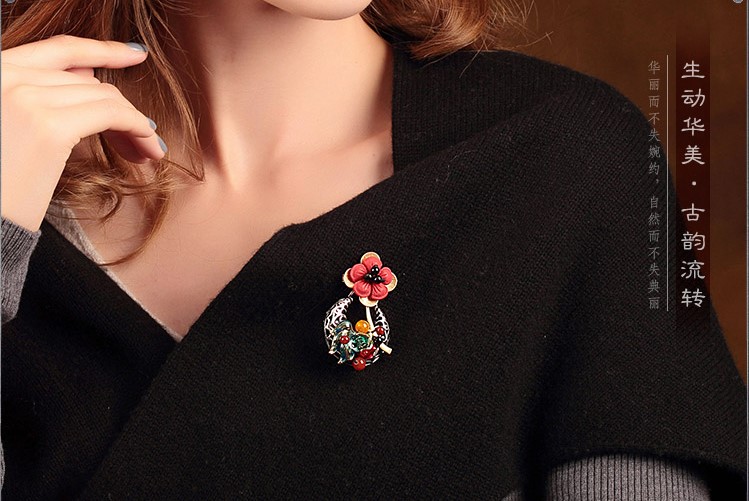 古銀鏤空魚(yú)兒胸花朱砂花朵胸針飾品