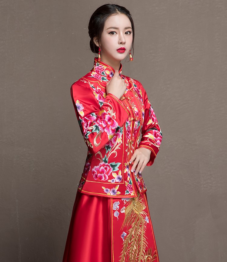 牡丹花新娘結(jié)婚禮服，金風(fēng)裙擺中式禮服