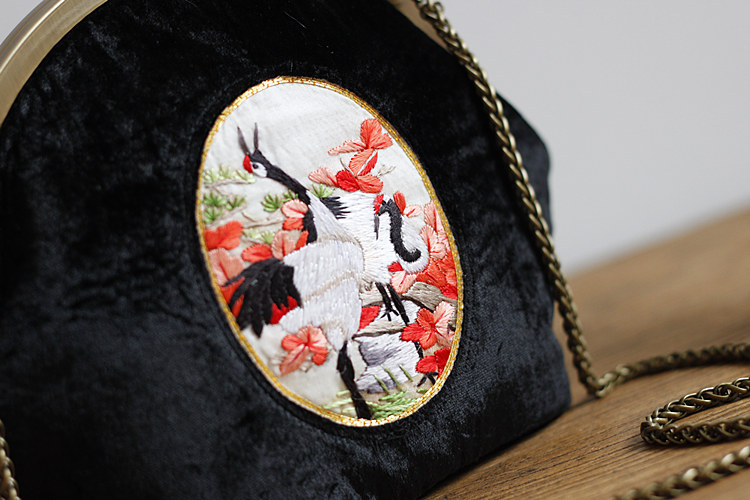 復(fù)古仙鶴刺繡斜跨包，唯美黑色絲絨手工包