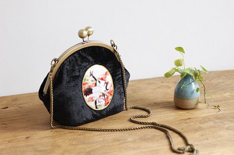 復(fù)古仙鶴刺繡斜跨包，唯美黑色絲絨手工包