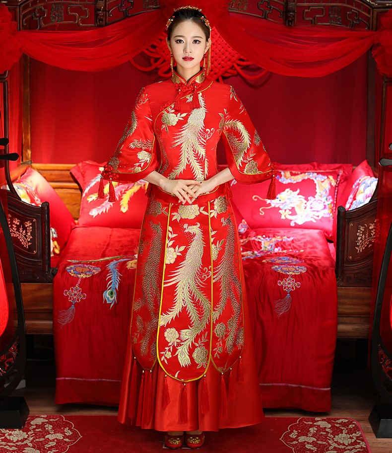 中式傳統(tǒng)新娘禮服，金絲刺繡中式禮服