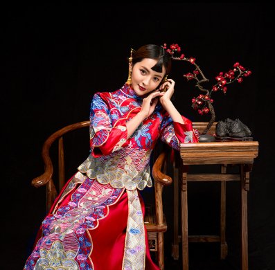 魚蓮嬉戲中式禮服，東方韻味新娘禮服