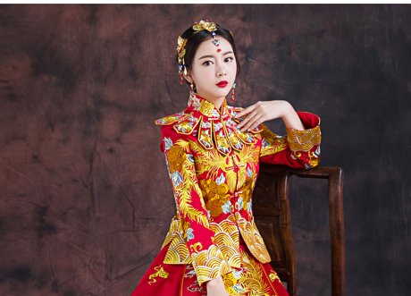 紅色長款拖尾中式禮服，精美刺繡新娘結(jié)婚禮服