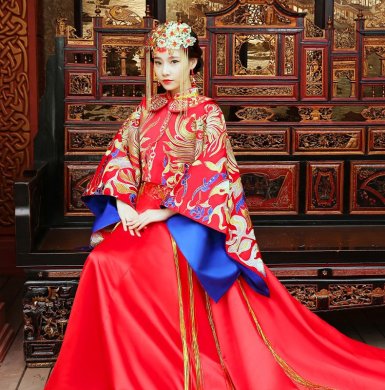 古典高貴刺繡新娘禮服，拖尾結(jié)婚中式禮服