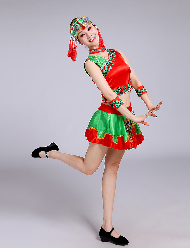 云南彝族壯族女表演超短裙服裝，少數(shù)民族服裝