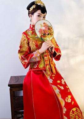 傳統(tǒng)中式禮服，紅色結(jié)婚新娘禮服