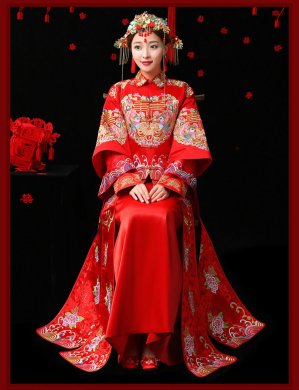 古典中國風(fēng)中式禮服，紅色結(jié)婚新娘禮服