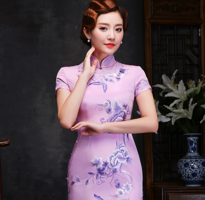 真絲繡花旗袍，復(fù)古氣質(zhì)蕾絲鑲邊旗袍
