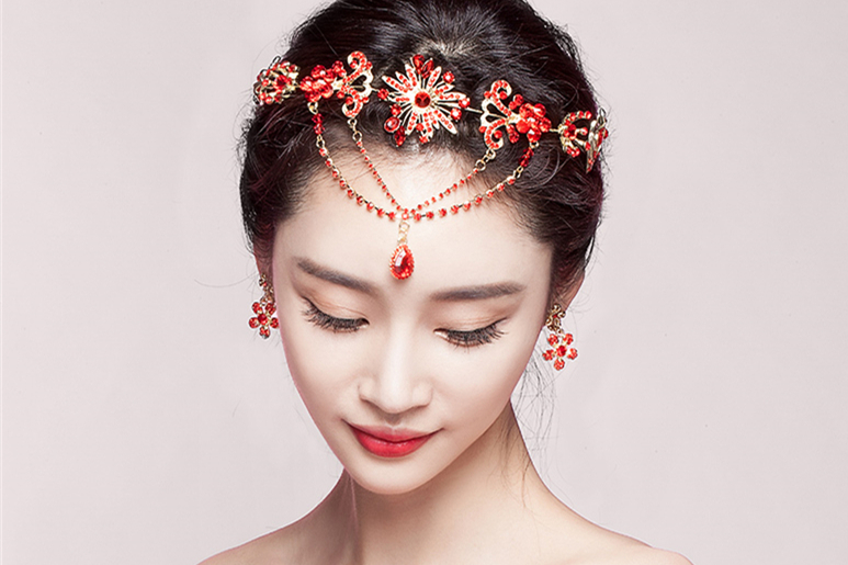 中式三件套裝敬酒服額飾，優(yōu)美盤發(fā)配飾發(fā)飾