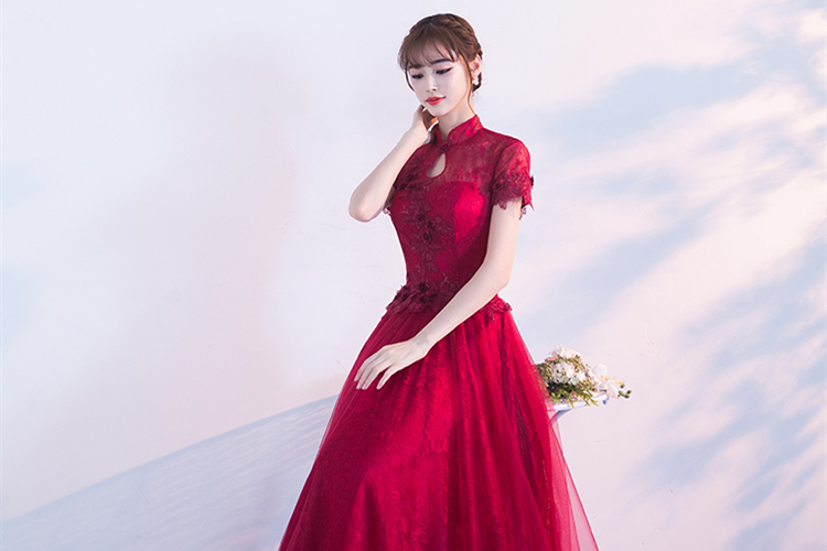 中式立領(lǐng)修身長款禮服，新娘敬酒服