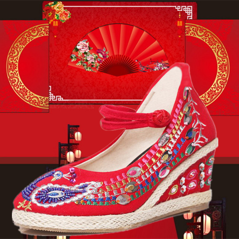 坡跟系帶繡花鞋，中式婚鞋