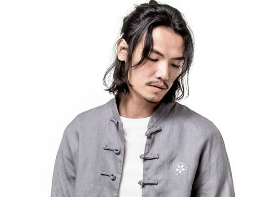 中國風(fēng)復(fù)古刺繡男士唐裝