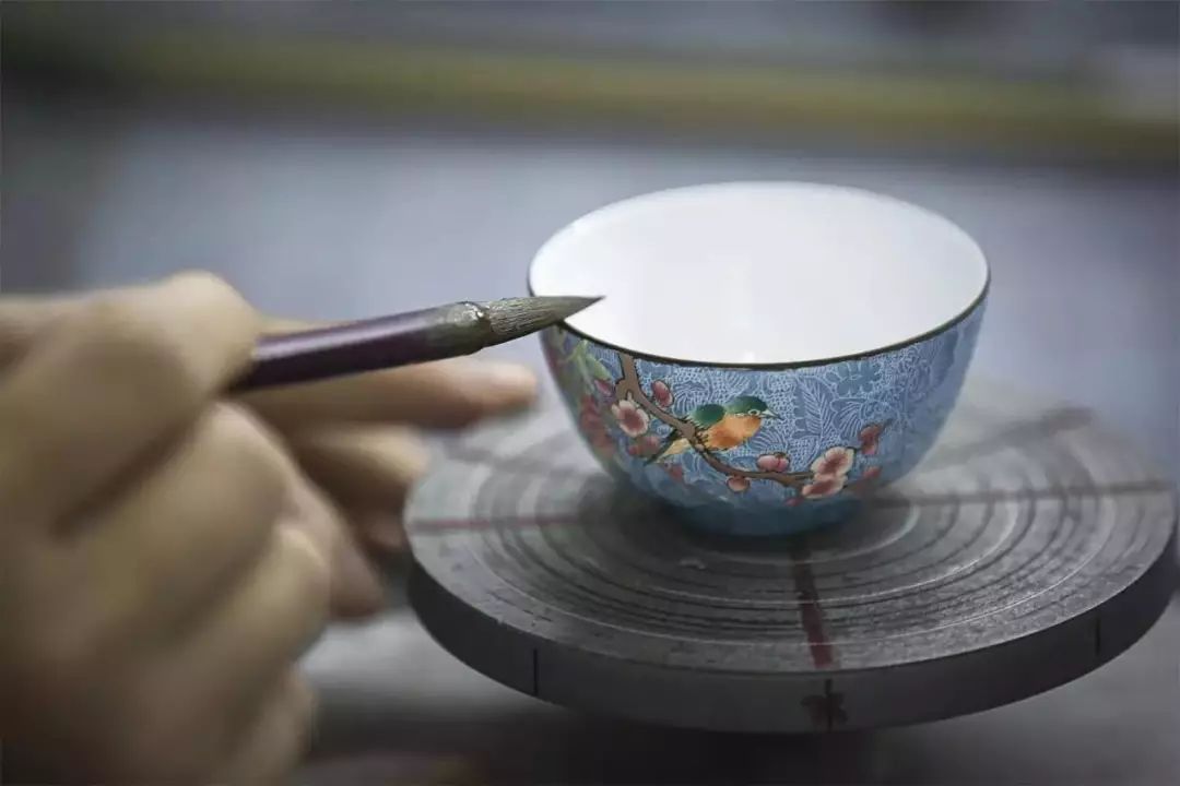粉彩扒花工藝：細(xì)膩絕妙的陶瓷工藝！