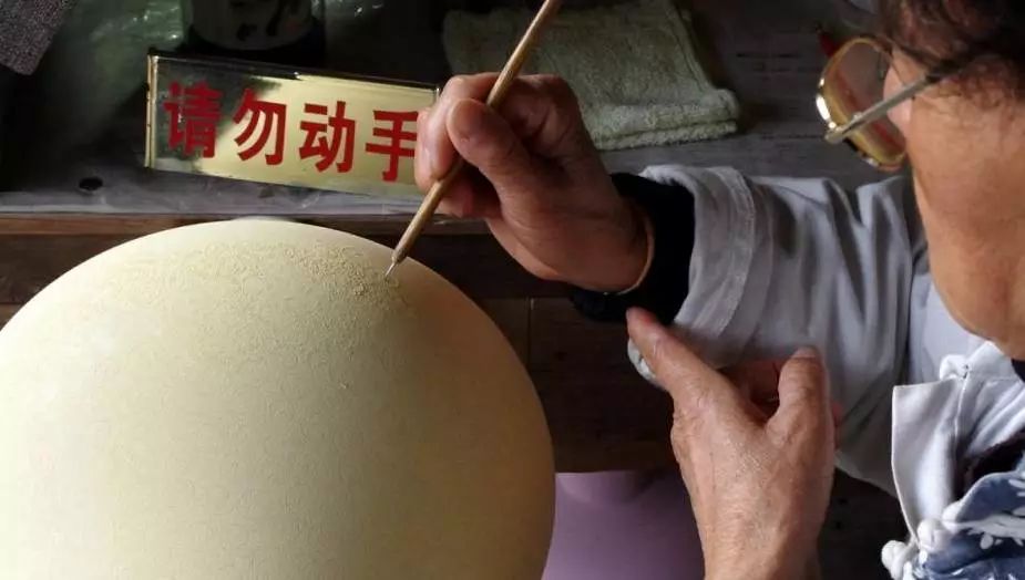 粉彩扒花工藝：細(xì)膩絕妙的陶瓷工藝！