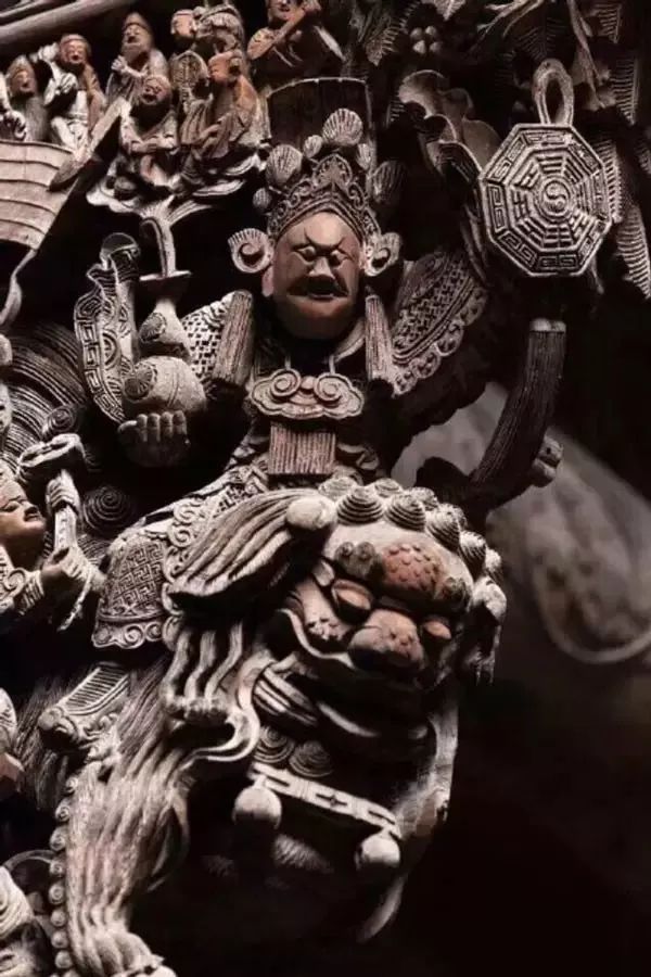 品味木雕藝術(shù)：感受中式老房的匠心之美！
