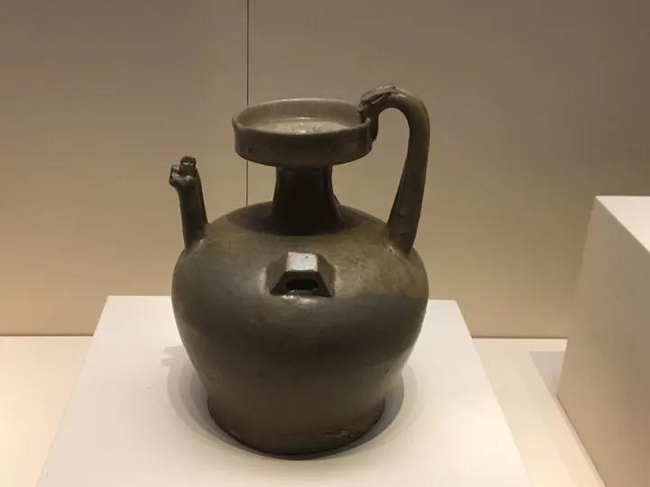 六朝青瓷：中國陶瓷史，一部青瓷史!
