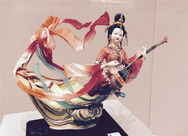 中國傳統(tǒng)工藝品，絹人