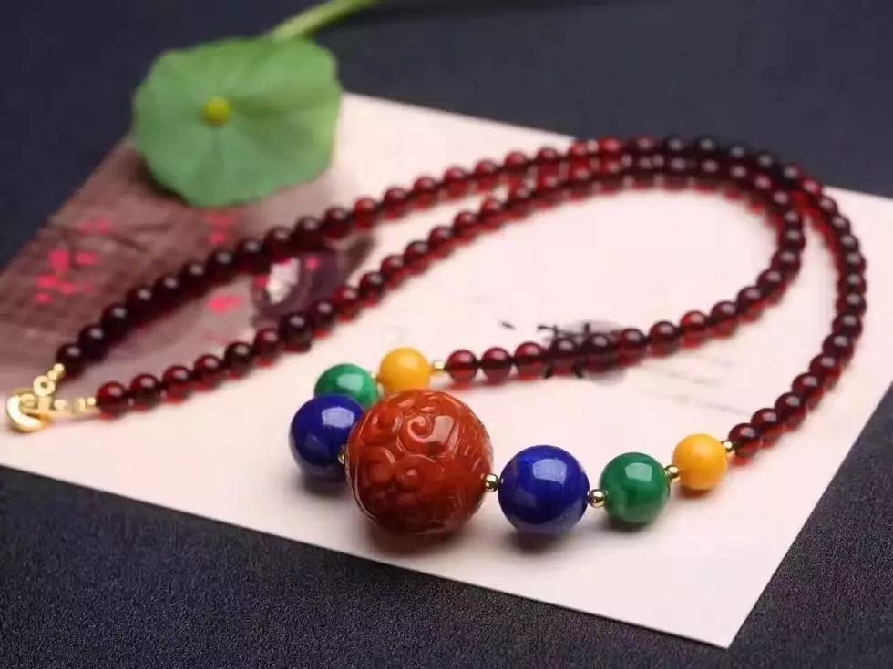 迷戀的紅，南紅手串之美！