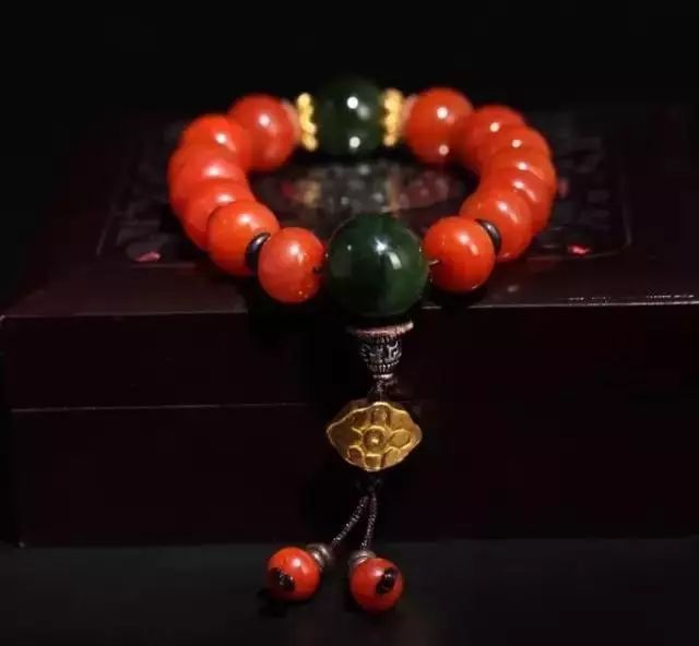 迷戀的紅，南紅手串之美！