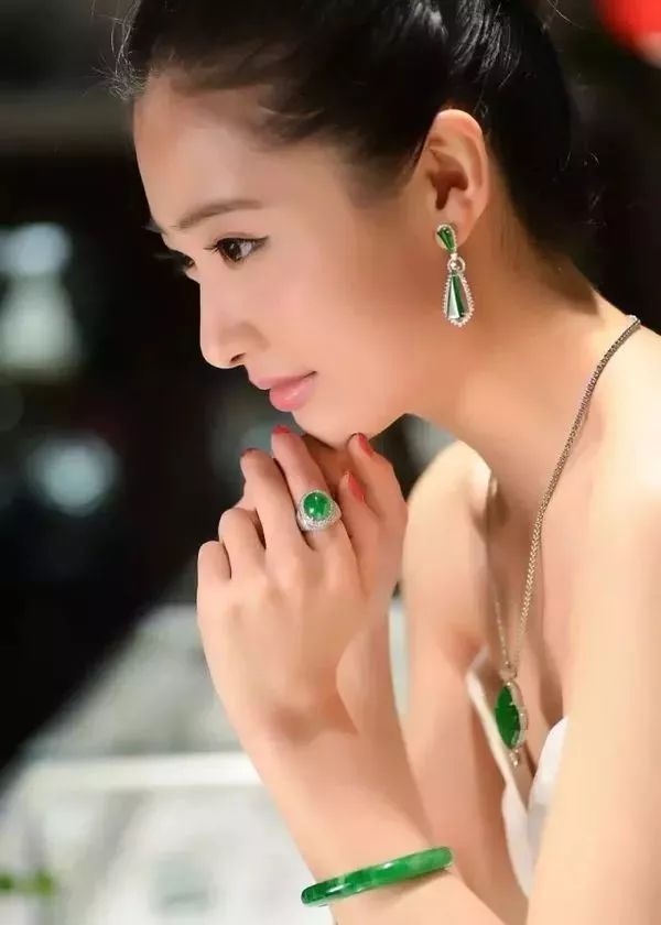 手串怎么戴？左戴玉右戴銀養(yǎng)生更養(yǎng)人！