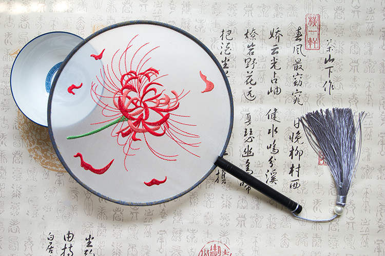嬌艷彼岸花刺繡古風團扇，復古繡花工藝扇子
