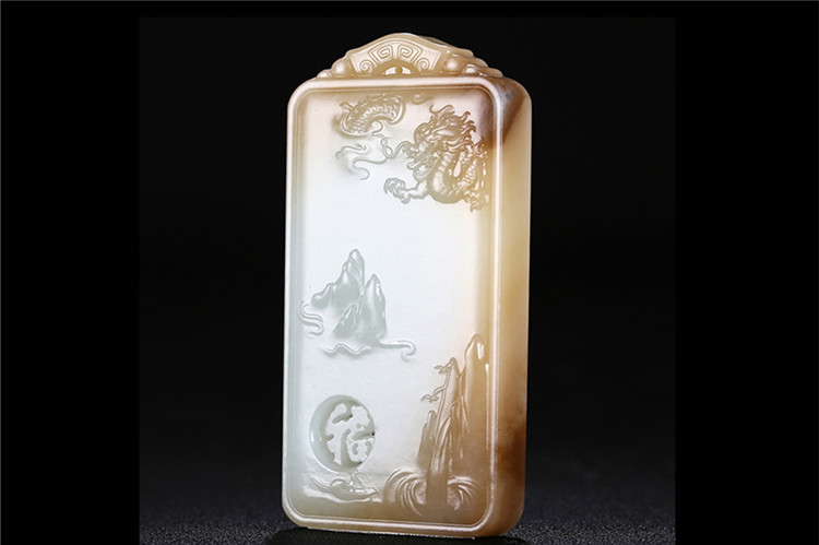 神龍送福人間山水玉牌掛件，天然糖白玉項(xiàng)鏈