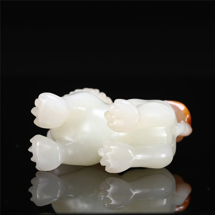 天然籽料真皮獅子手玩件，百獸之王白玉擺件