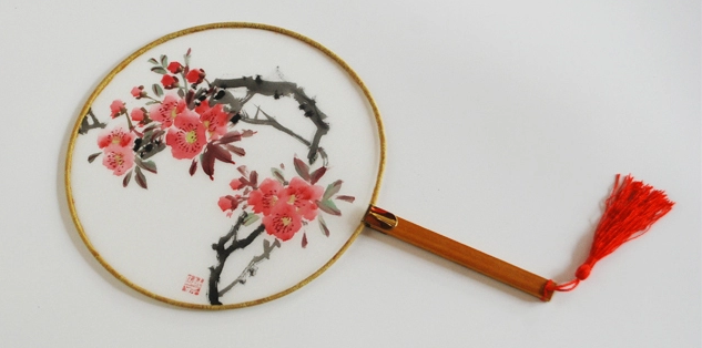 炎炎夏日的清涼，中國風(fēng)手繪真絲團(tuán)扇