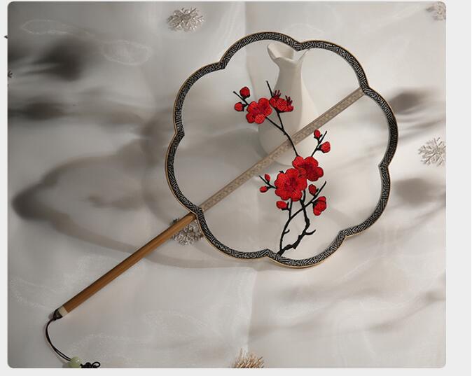 中國(guó)風(fēng)玉竹柄刺繡宮扇