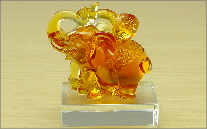 琉璃吉祥如意工藝品，琉璃的意思