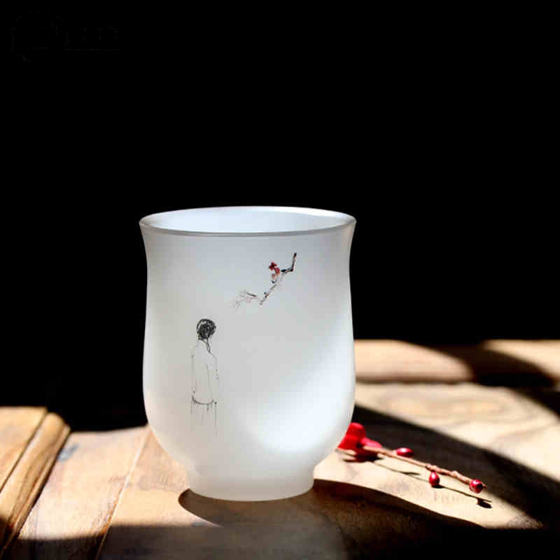品茶聞香，白玉琉璃杯